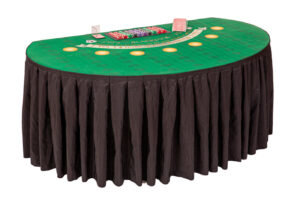 Our seated blackjack tables accommodate up to seven players for hours of play.